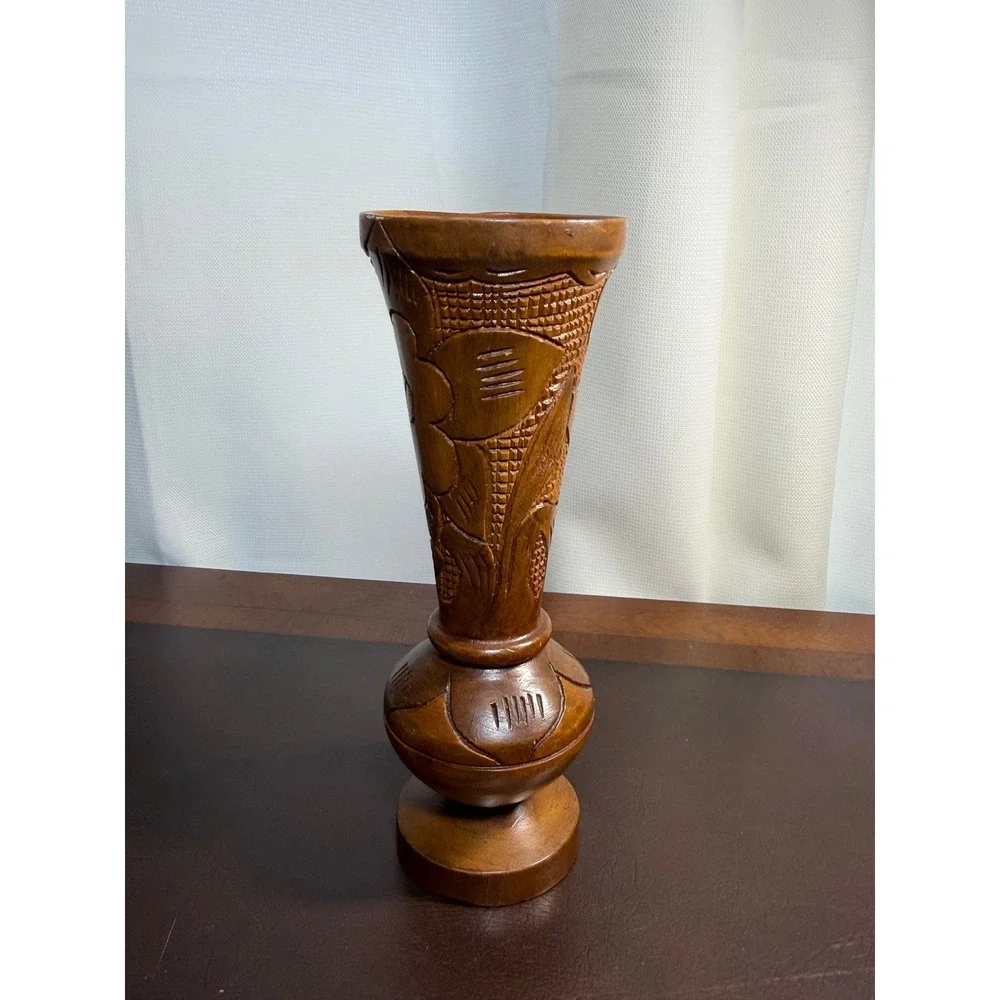N/A bulbous carvings